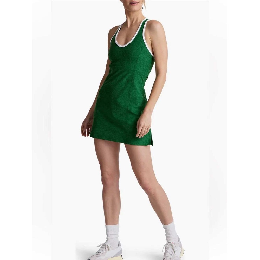 Beyond Yoga Spacedye Starting Line V-Neck Dress Shorts Womens Small Green